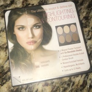 Magic mineral contour kit by Jerome Alexander